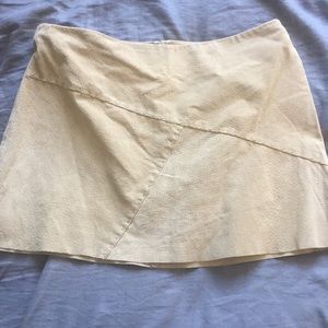 Mini skirt size 7. Light beige/tan